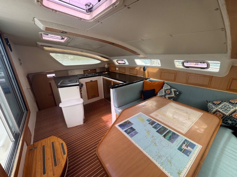 
								Grenada 2010 Admiral Yachts Admiral 38 Executive USD full									